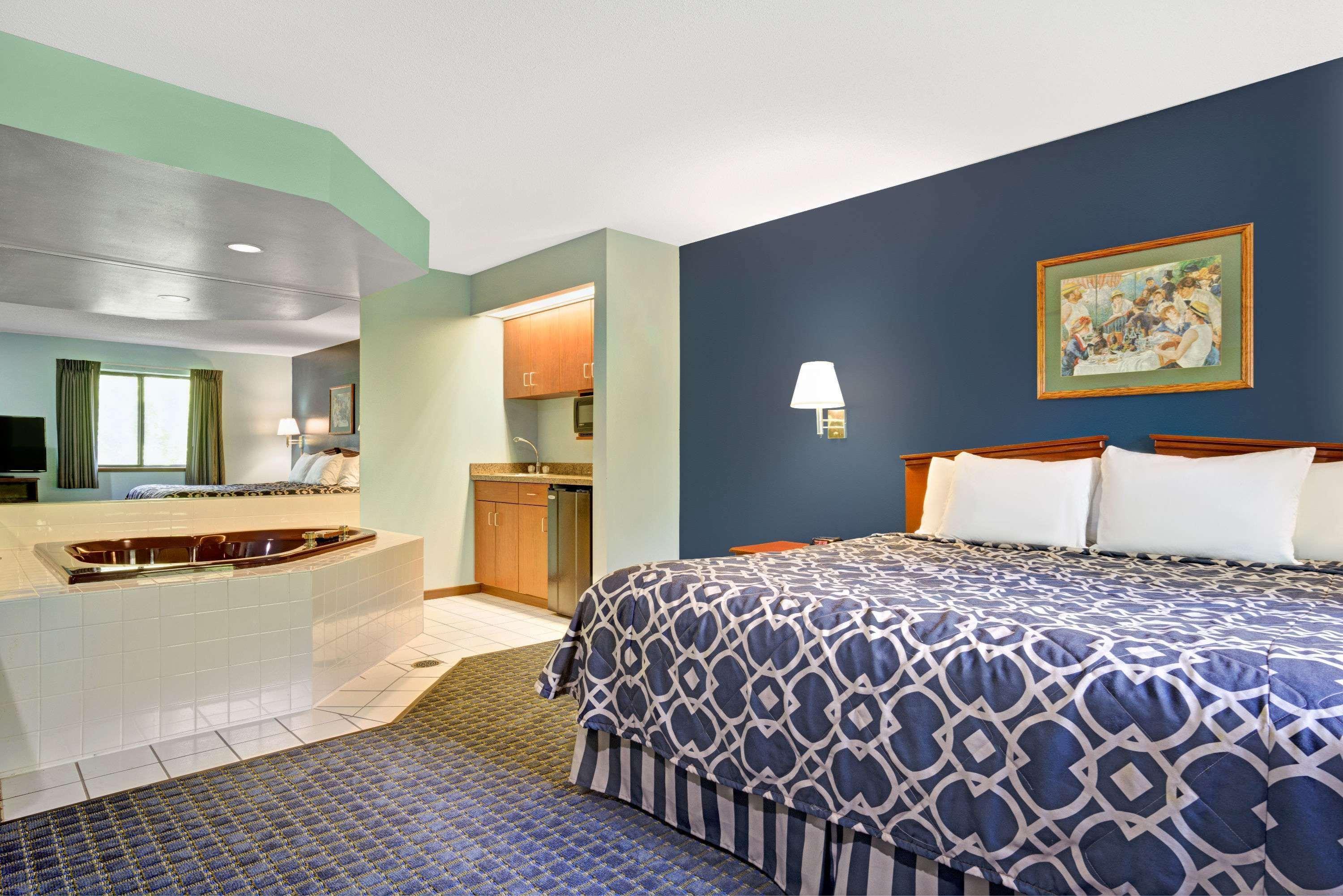 Super 8 by Wyndham Hudson Hotel Eksteriør billede