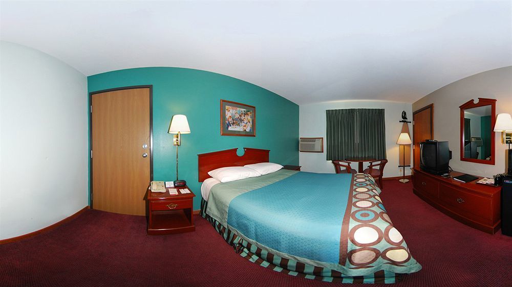 Super 8 by Wyndham Hudson Hotel Eksteriør billede